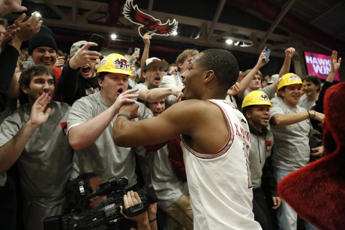 Sophomore guard Xzayvier Brown celebrates with 54th Airborne, the official student section of SJU
Athletics, after defeating Villanova, Nov. 12. PHOTO: MADELINE WILLIAMS ’26/THE HAWK