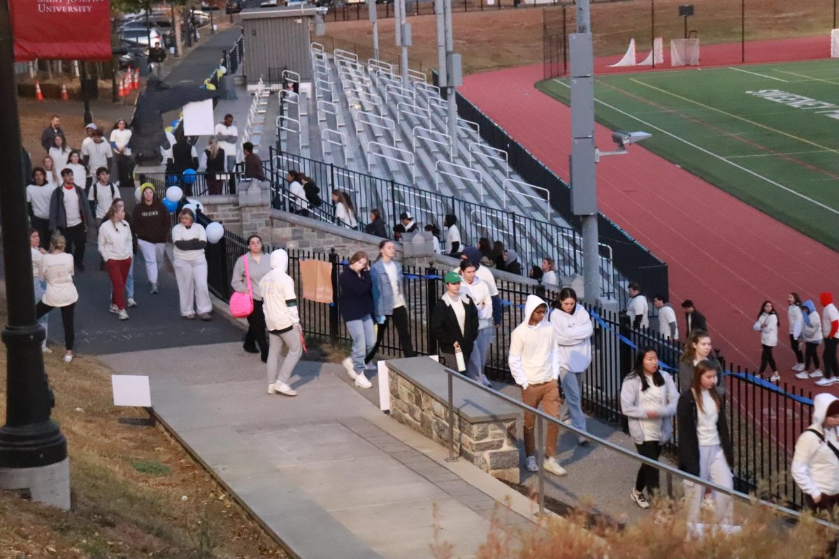 Participants begin the Out of the Darkness walk at Sweeney Field, Nov. 3. PHOTO: MATTHEW WINARTO ’26/THE HAWK