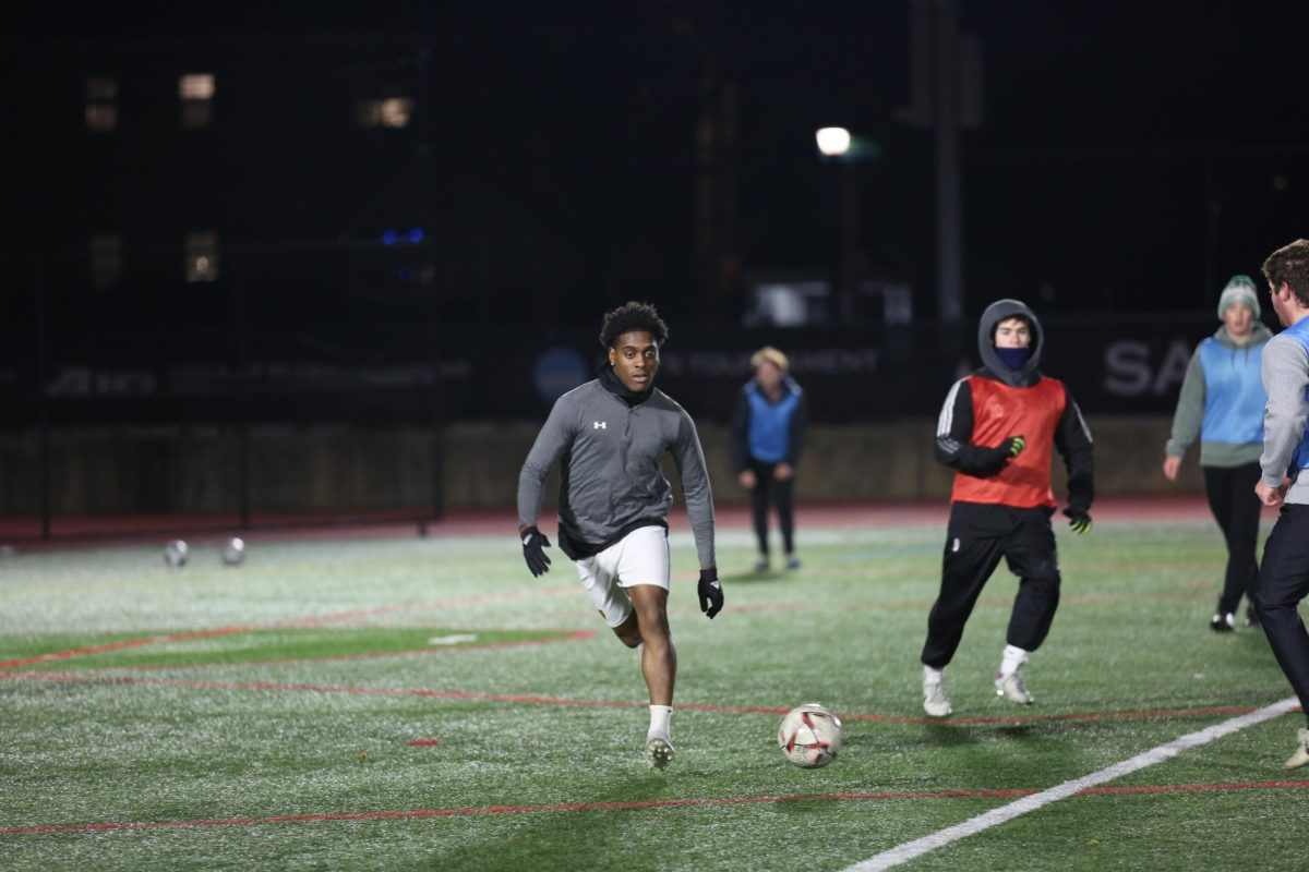 Jeff Isaac ’25 practices soccer with the St. Joe’s club
soccer team, Feb. 13.
PHOTO: ZACH PODOLNICK ’26/THE HAWK