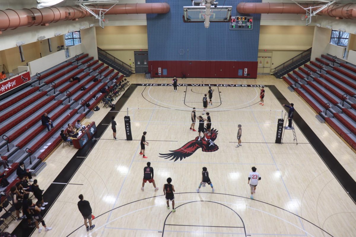 Students play a volleyball game in the Athletic/Recreation Center, Feb. 7.
PHOTO: BEN VANELLI ’25/THE HAWK