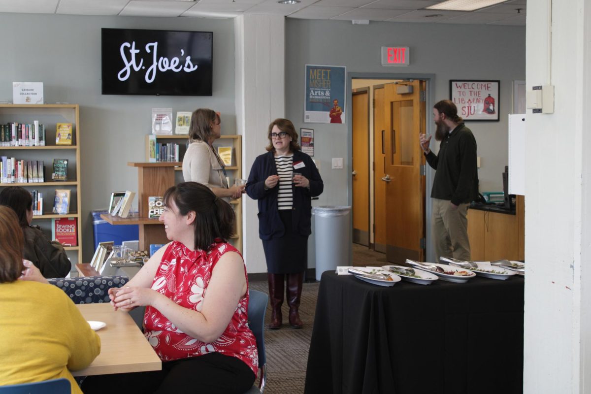 Students and faculty celebrate the new University City library location and reflect on memories from England
Library in Griffith Hall, March 13. PHOTO: TAYLA EVANS ’27/THE HAWK