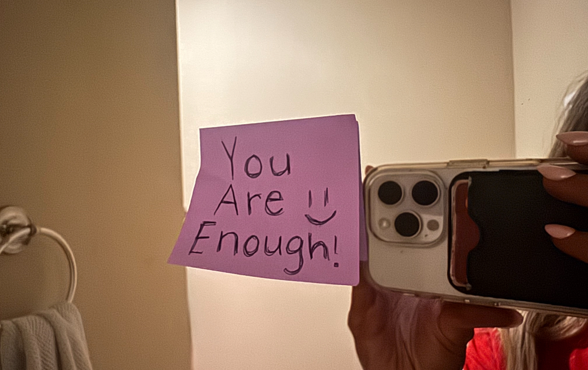 Julia Kingsbury ’25 posts a note of encouragement to herself as she tries to avoid constantly evaluating her appearance. PHOTO: JULIA KINGSBURY ’25