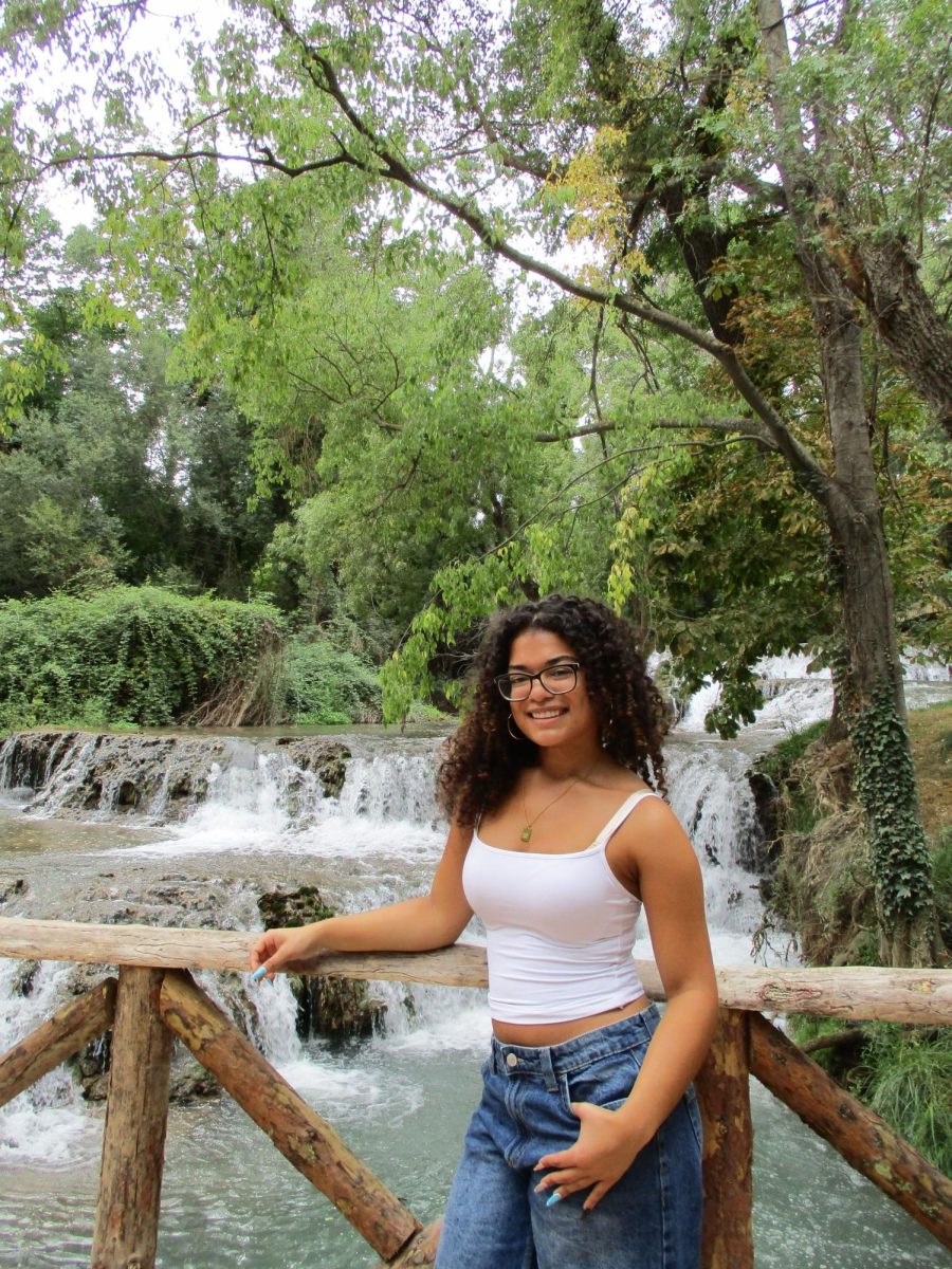 Lisbeth Urena ’27 poses with a waterfall in Spain,
her host country. PHOTO COURTESY OF
LISBETH URENA ’27/THE HAWK