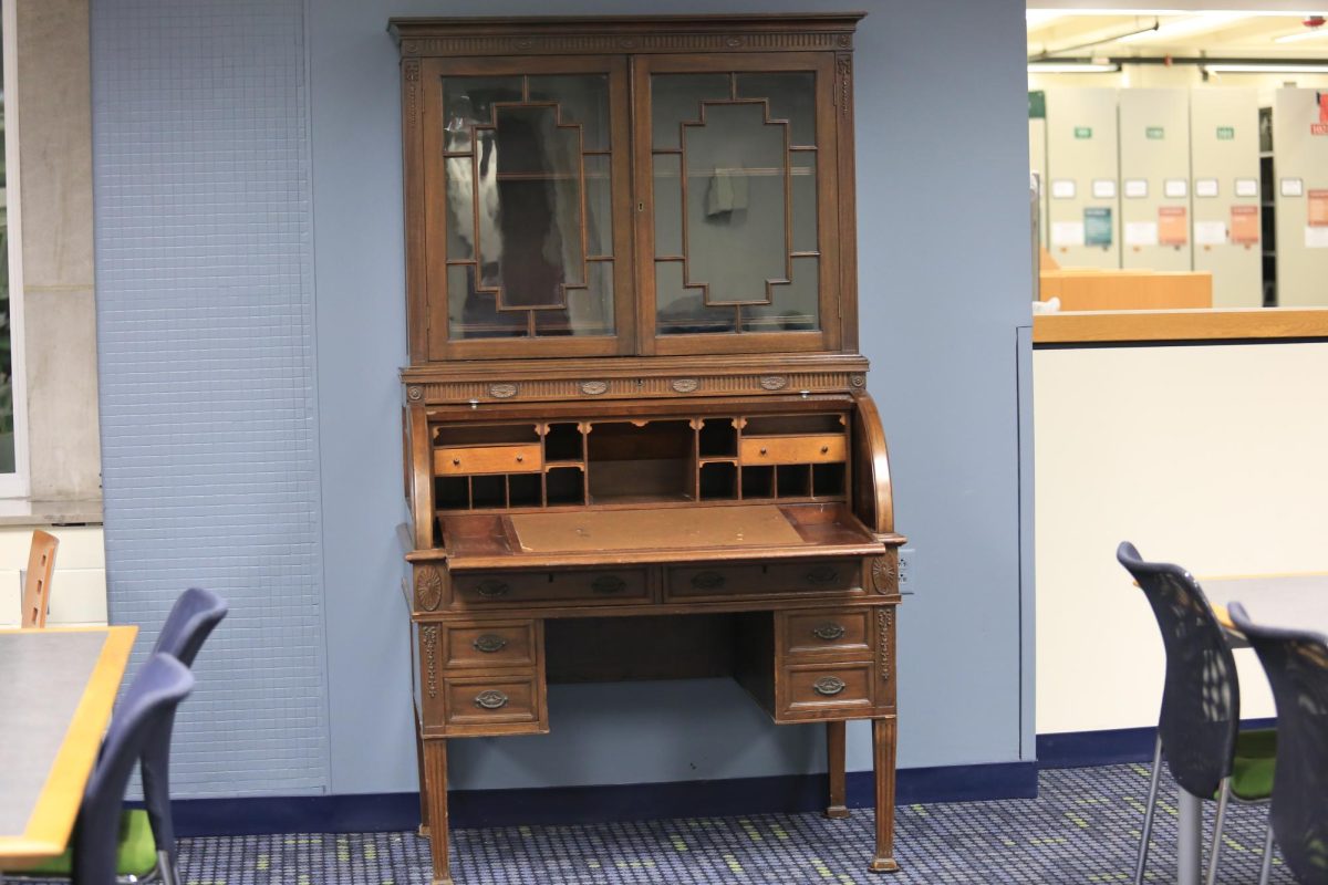Governer Pennypacker’s desk resides on the first floor of Drexel Library after being moved from the University
City campus. PHOTO: ZACH PODOLNICK ’26/THE HAWK