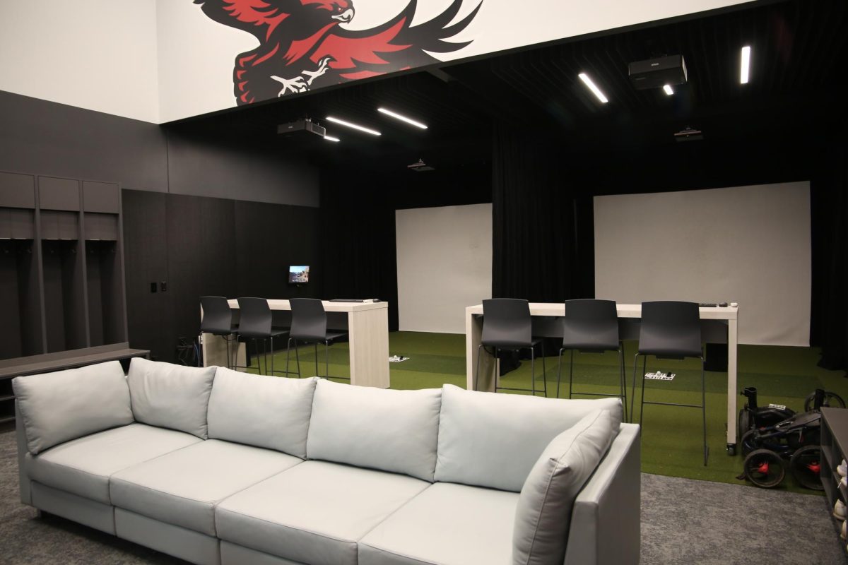 The newly upgraded golf facilities in Maguire Athletic Center features two hitting bays, a lounge area
and lockers. PHOTO: ZACH PODOLNICK ’26/THE HAWK