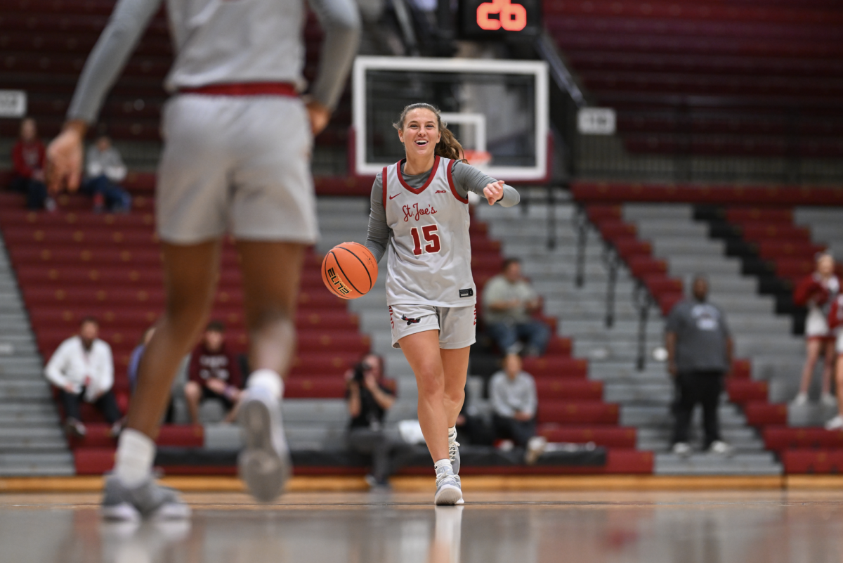 Junior guard Gabby Casey dribbles down the court Sept. 30. PHOTOS COURTESY OF SJU ATHLETICS