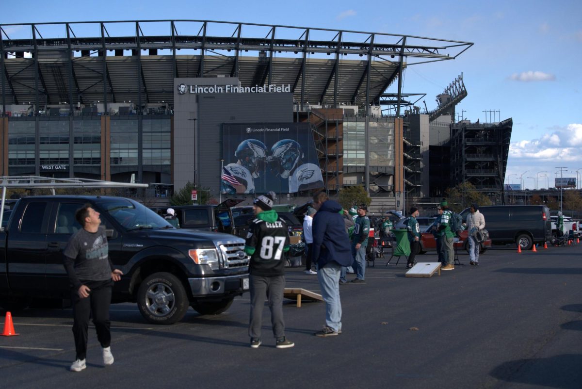 Eagles fans tailgating outside of Lincon Finacial field before the Eagles game, Nov. 16.
PHOTO: JOSEPH MANCINI ’28/THE HAWK