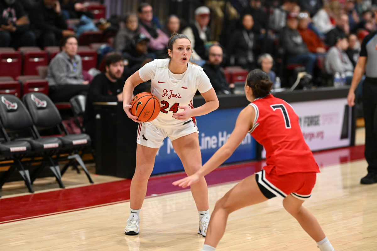 Sophomore guard Jill Jekot had nine points and six rebounds in the Hawks’ 59-51 win over Davidson Feb. 1.
PHOTOS COURTESY OF SIDELINE PHOTOS